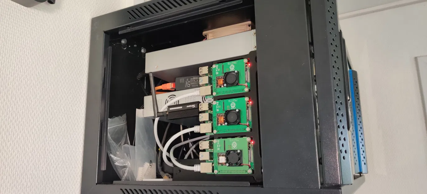 Giá đỡ cho cụm Raspberry Pi 3x với POE hat - Image 1