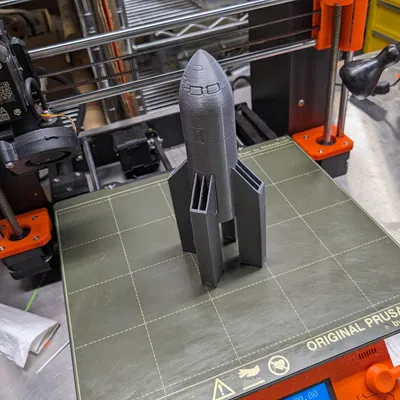 Tên lửa "Friede" từ phim "Người phụ nữ trên mặt trăng" của ...