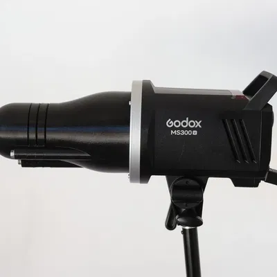 Máy chiếu GoBo cho đèn flash gắn Bowens (Godox MS300V)