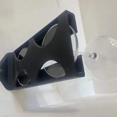 Giá treo ly rượu vang trên tường