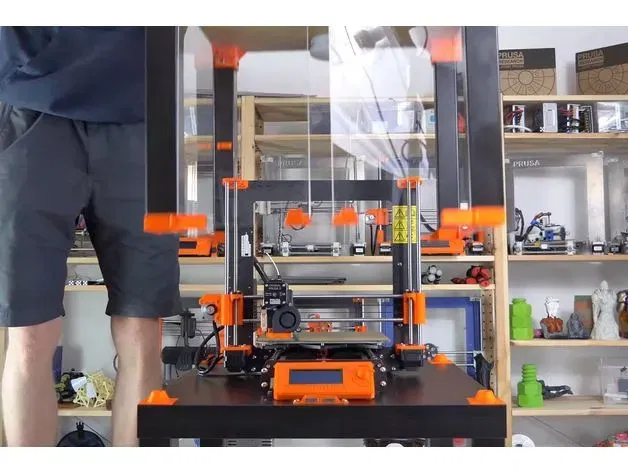 Vỏ bảo vệ cho máy in 3D Prusa i3 MK3 trên bàn Ikea Lack - Image 1