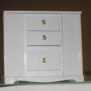 Tủ đồ chơi cho búp bê với ngăn kéo và cửa mở hoạt động