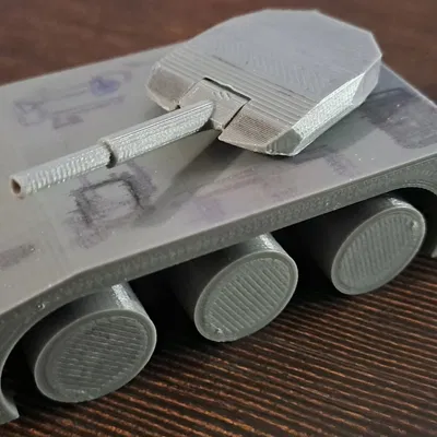 Xe tăng mini low poly trên bánh xe