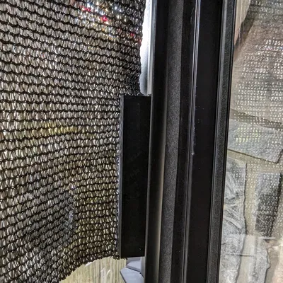 Giá đỡ vải che nắng gắn từ tính cho tủ kính Ikea