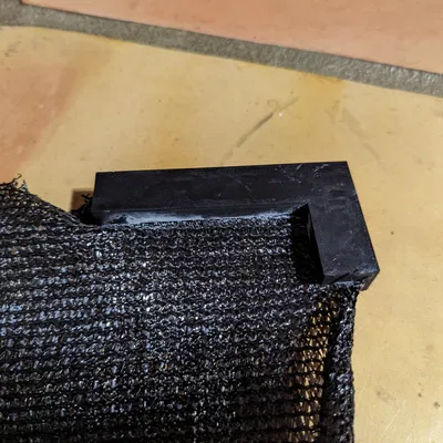 Giá đỡ vải che nắng gắn từ tính cho tủ kính Ikea