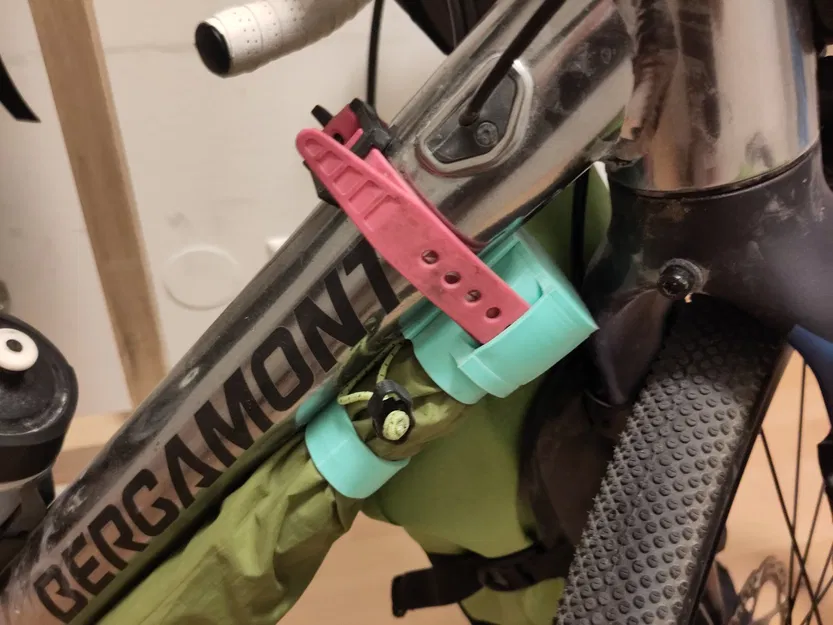 Giá đỡ cột lều cho xe đạp khi cắm trại - Image 1