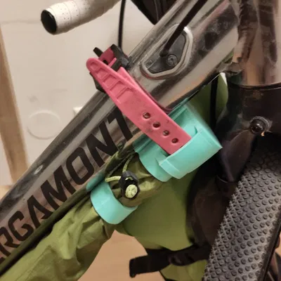 Giá đỡ cột lều cho xe đạp khi cắm trại