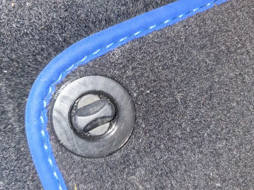 Giá đỡ thảm cho xe Golf 4 và các dòng xe VAG khác - Image 4