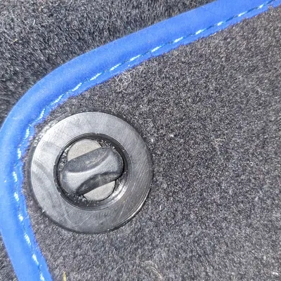 Giá đỡ thảm cho xe Golf 4 và các dòng xe VAG khác