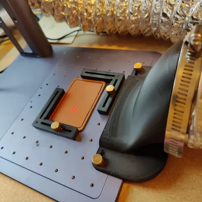 Giá đỡ ống xả phẳng LaserPecker 4 với lỗ vít