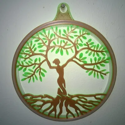 Cây sự sống của người phụ nữ phát sáng trong đêm