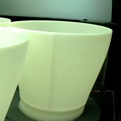 Đèn chụp với rãnh cho vít gắn trong thiết bị chiếu sáng