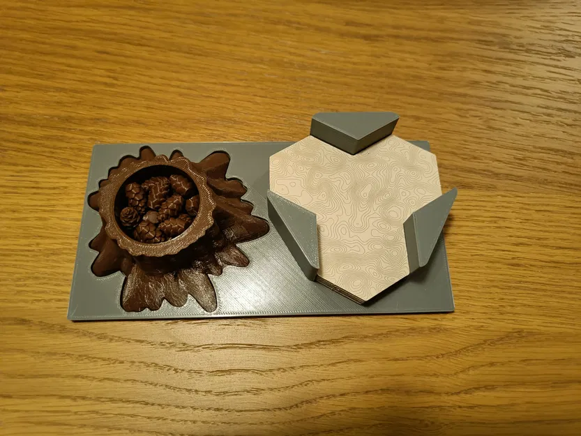 Giá đỡ tổ chức Cascadia với gốc cây và chóp thông đẹp - Image 9