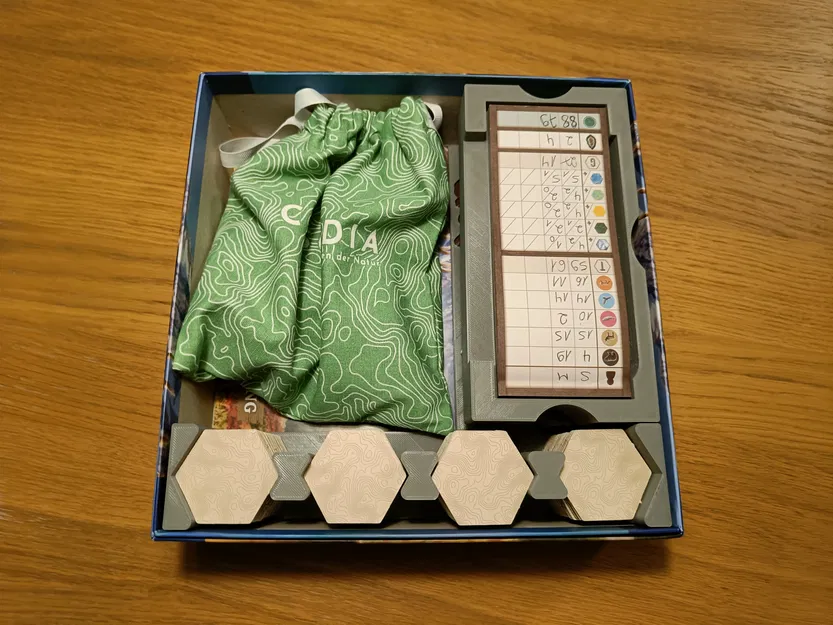 Giá đỡ tổ chức Cascadia với gốc cây và chóp thông đẹp - Image 16