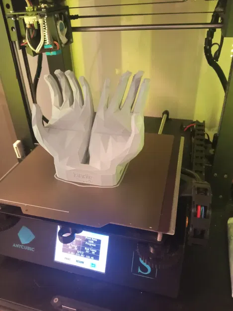 Giá đỡ tay low poly cho Kindle, tablet và điện thoại di động - Image 1