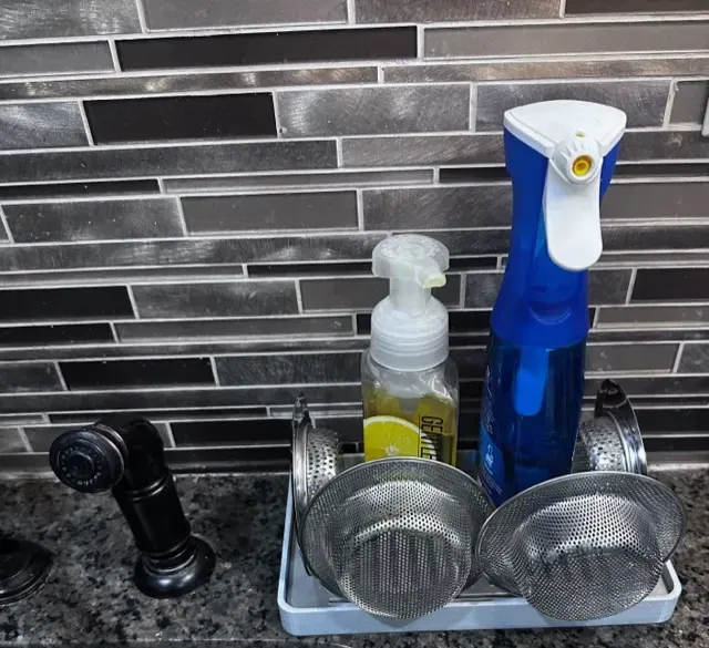 Khay đựng và tổ chức chai xà phòng cho bồn rửa bát - Image 1