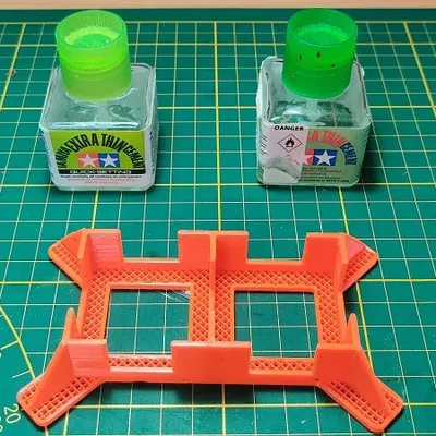 Giá đỡ chai keo Tamiya cho hai chai - In nhanh!