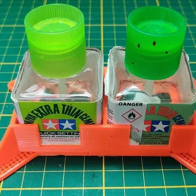 Giá đỡ chai keo Tamiya cho hai chai - In nhanh!