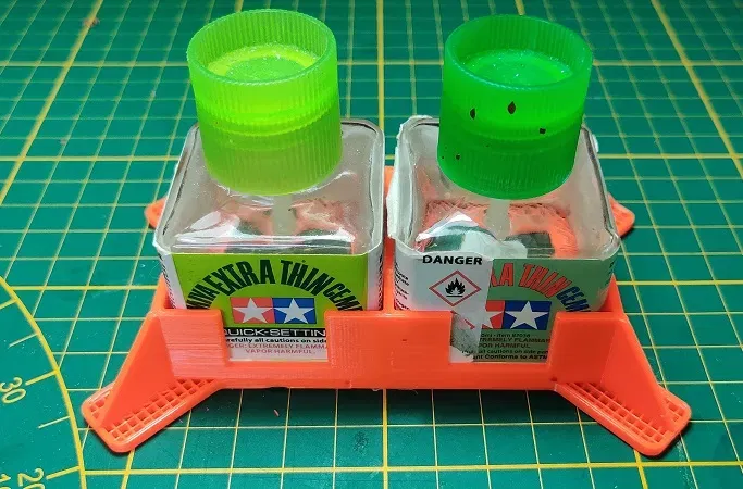 Giá đỡ chai keo Tamiya cho hai chai - In nhanh! - Image 3