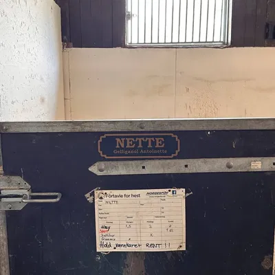 Mẫu biển báo ổn định cho chuồng ngựa