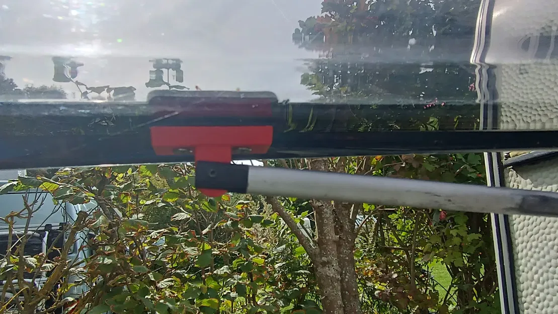 Giá đỡ cửa sổ cho xe caravan và xe hơi - Image 1