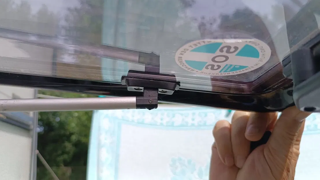 Giá đỡ cửa sổ cho xe caravan và xe hơi - Image 3