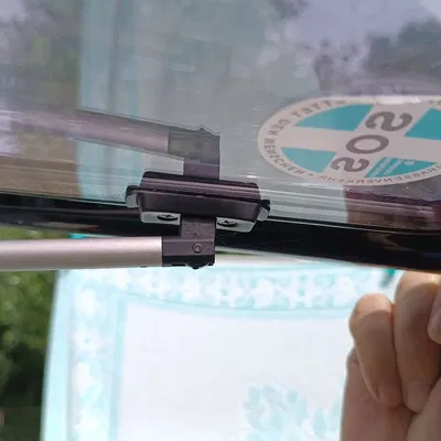 Giá đỡ cửa sổ cho xe caravan và xe hơi