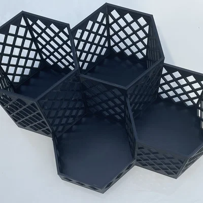 Giá đỡ bút độc đáo với 3 ngăn cho bút và 1 ngăn phụ nhỏ