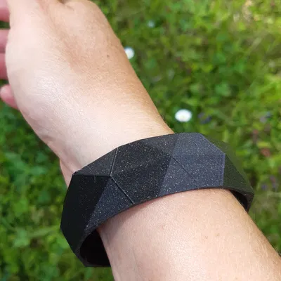 Vòng tay low poly đơn giản cho tay nhỏ