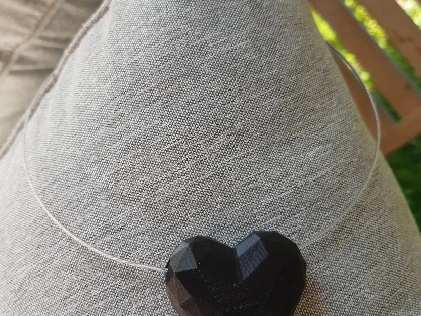 Mặt dây chuyền hình trái tim phong cách low poly - Image 2