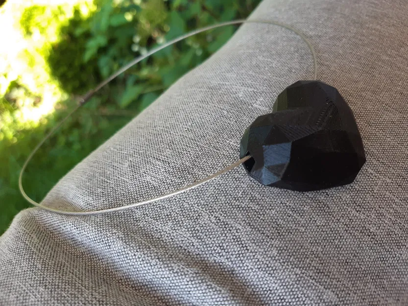 Mặt dây chuyền hình trái tim phong cách low poly - Image 3