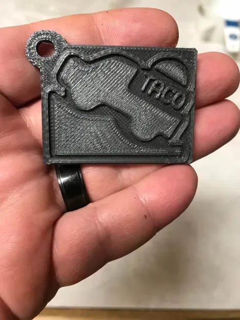 Móc khóa hình logo xe tải taco Toyota Tacoma - Image 2