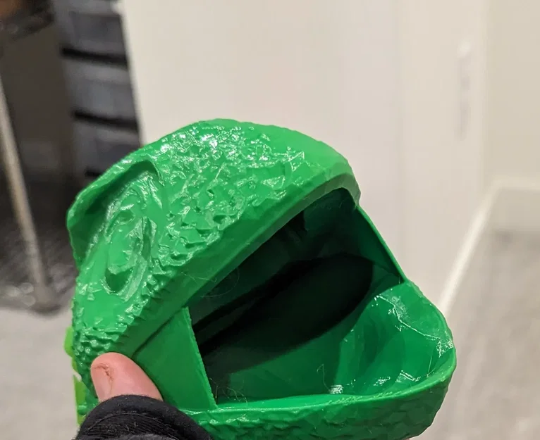 Đầu thằn lằn với miệng mở làm chậu cây - Image 2