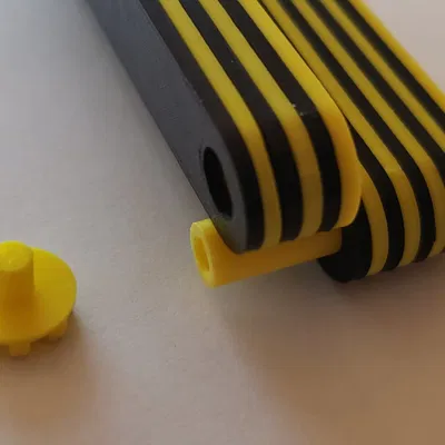 Quạt tay phong cách Nhật Bản với 18 cánh quạt