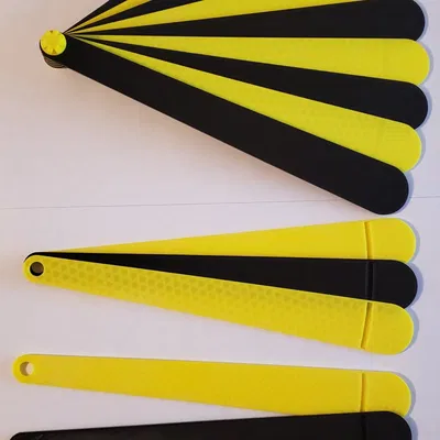 Quạt tay phong cách Nhật Bản với 18 cánh quạt