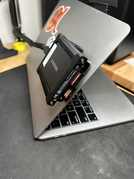 Giá đỡ SSD Samsung T7 và đầu đọc SD ProGrade kép - Image 1