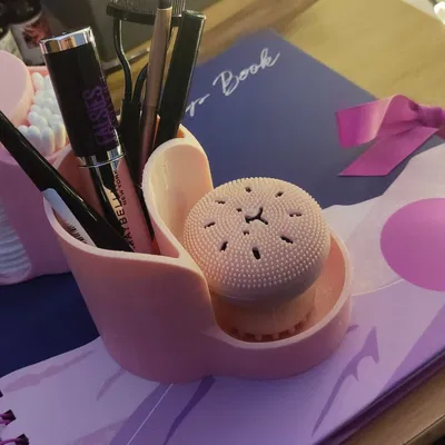 Hộp đựng cọ trang điểm và bông mút