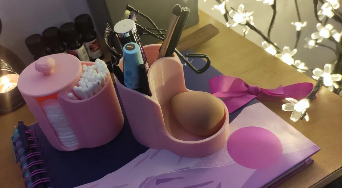 Hộp đựng cọ trang điểm và bông mút - Image 2