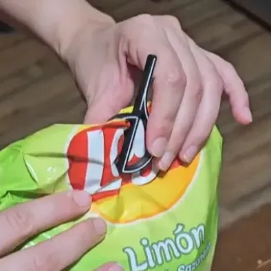 Kẹp túi siêu đơn giản cho kho chip