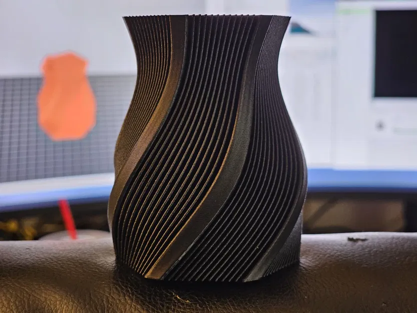 Bình hoa xoắn ốc trang trí nội thất hiện đại - Image 3