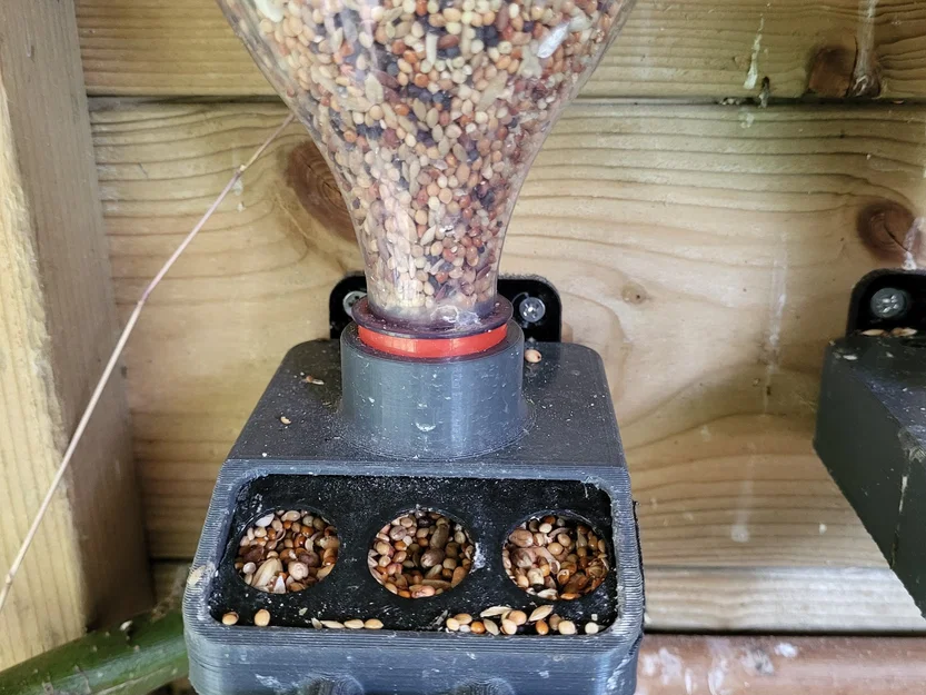 Máy cho chim tự động với nắp chai soda và giá treo tùy chọn - Image 2