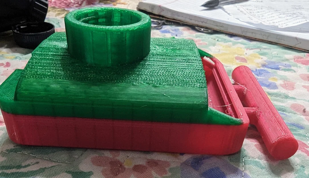 Đồ ăn cho chim từ chai soda với thiết kế tiện lợi - Image 1