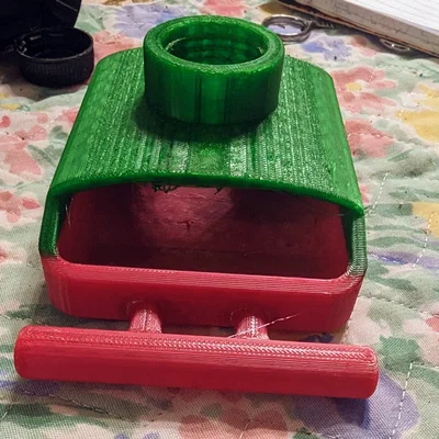 Đồ ăn cho chim từ chai soda với thiết kế tiện lợi