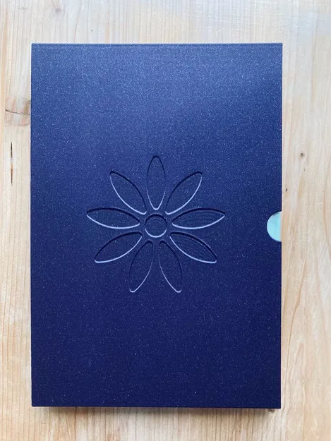 Vỏ bảo vệ sách và lịch cá nhân hóa 3D - Image 1