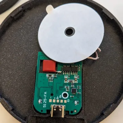 Sạc không dây Qi mô phỏng bệ hạ cánh SpaceX