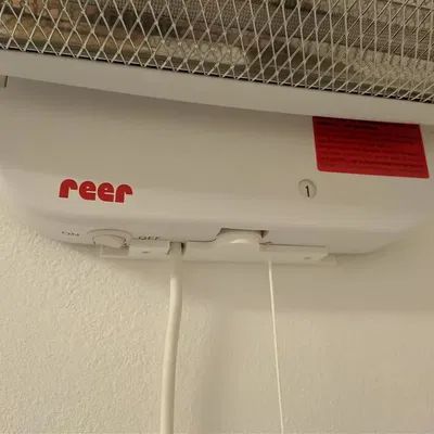 Máy sưởi tường cho trẻ em Reer 1926 không có giá đỡ