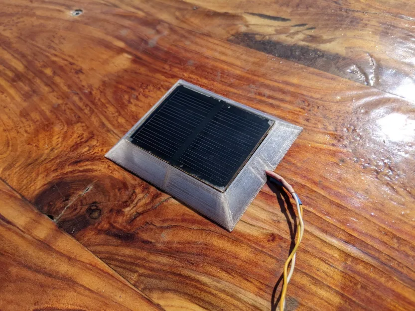 Giá đỡ pin mặt trời mini 56x43mm cho đèn sân vườn - Image 2