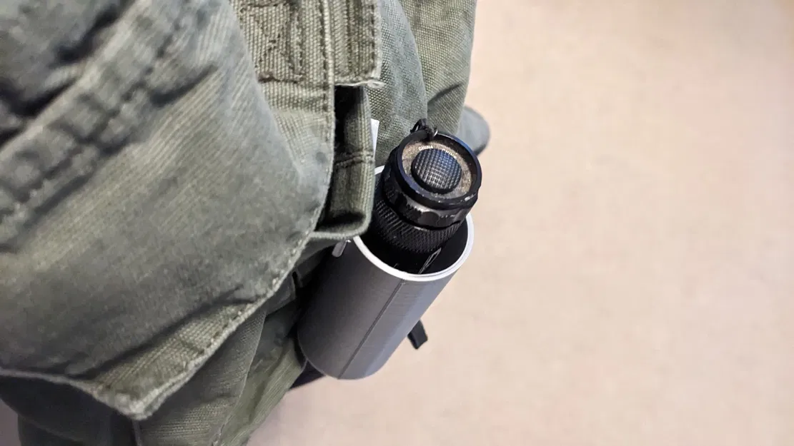 Giá đỡ đèn pin gắn Velcro cho quần cargo - Image 1