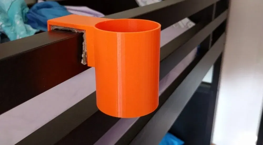 Giá đỡ chai nước cho giường trẻ em - Image 1