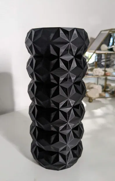 Bình hoa thấp poly hình lốp xe địa hình - Image 2